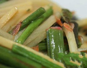 笋干炒蕨菜做法