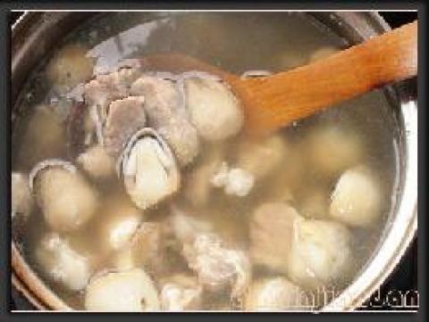 草菇排骨汤做法