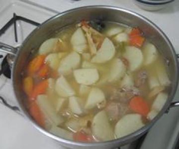 芋艿山药胡萝卜竹笋肉骨头汤做法