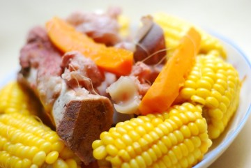 玉米红萝卜竹蔗猪骨汤做法