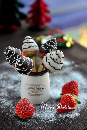 圣诞巧克力草莓棒棒糖做法