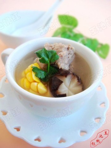 玉米香菇排骨汤做法