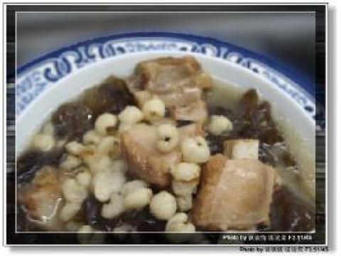 木耳薏米排骨汤做法