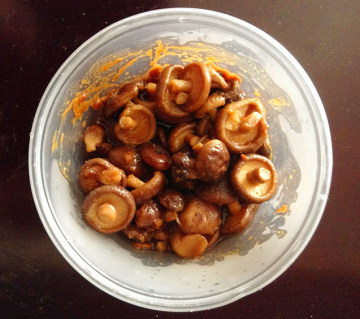 豆瓣酱拌香菇做法