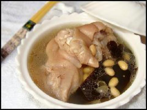 黄豆海带猪脚汤做法