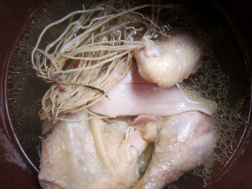 龙须根炖老母鸡做法