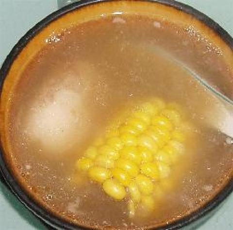 懒人厨房－芋仔玉米猪骨汤做法