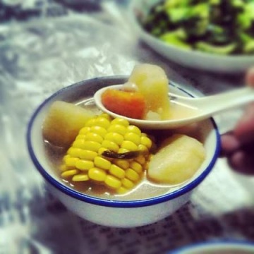 鸡脚玉米土豆萝卜汤做法