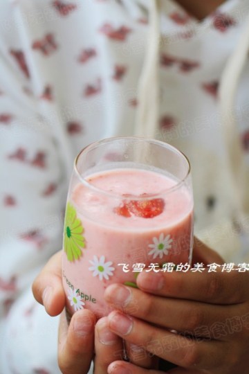 草莓酸奶昔做法