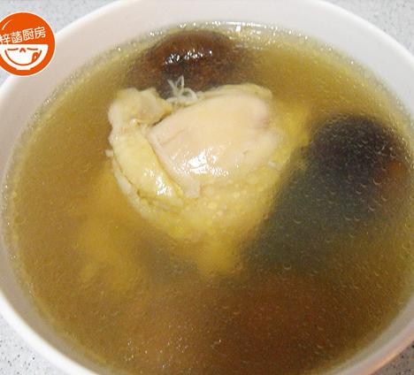 滋润养颜的香菇鸡汤做法