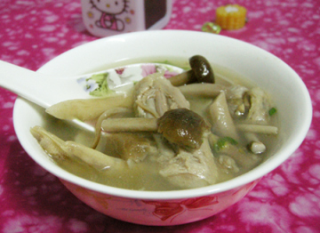 鸭件茶树菇汤做法