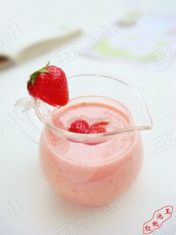 草莓酸奶昔做法