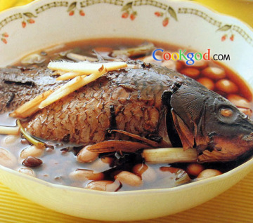 赤豆花生炖鲤鱼做法