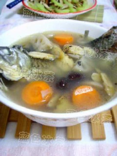 黄芪鲫鱼汤做法