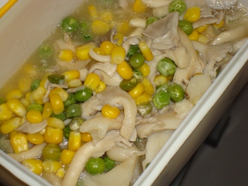 玉米青豆炒双菇做法
