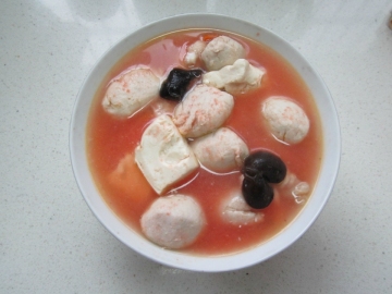 西红柿木耳豆腐鱼丸汤做法