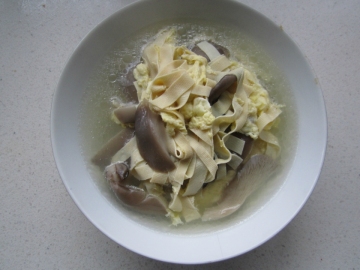平菇百叶蛋汤做法