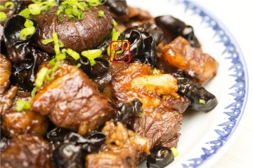 【曼步厨房】家常菜系列 - 冬菇牛腩煲做法