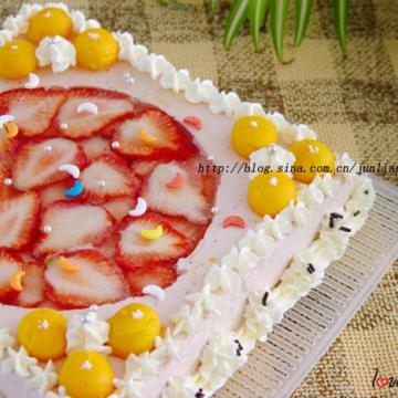 草莓果冻装饰蛋糕做法