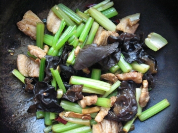 芹菜炒肉做法