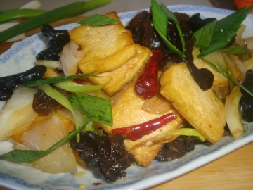 木耳豆腐炒白菜做法
