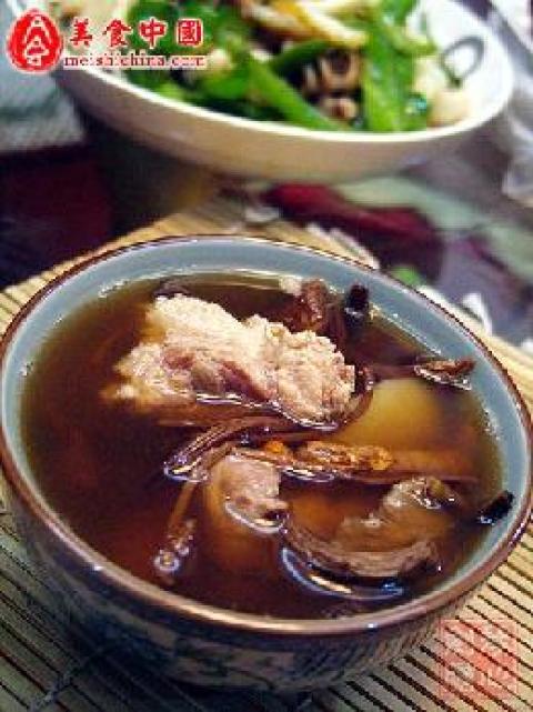 茶树菇炖排骨汤做法