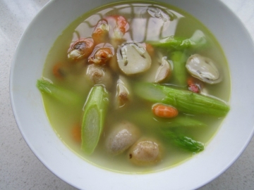 芦笋草菇虾汤做法