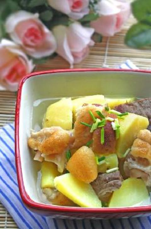 老腊蹄炖土豆做法