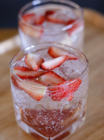 草莓苏打水做法