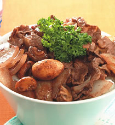 红酒蘑菇牛肉丼做法