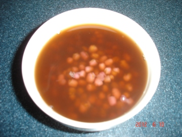 电饭煲焖煮:冰糖红豆汤做法