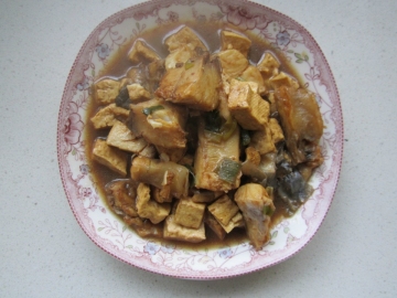 咸鱼炖豆腐做法