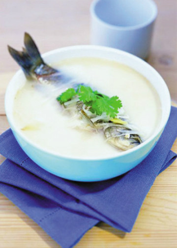 冻豆腐炖鲢鱼做法