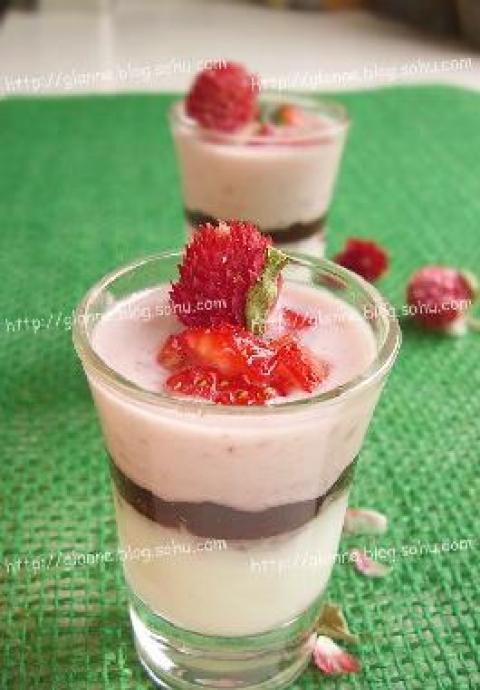 草莓果香酸奶做法