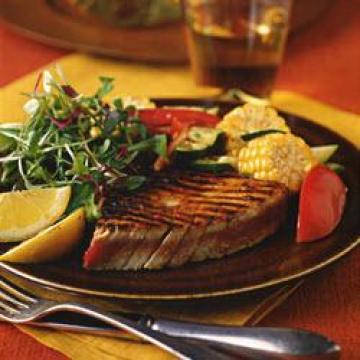 烤鲔鱼排配鲜蔬做法
