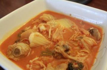 泡菜海鲜排骨汤做法