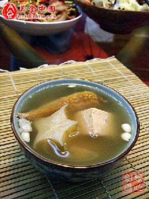 海星杨桃炖瘦肉汤做法