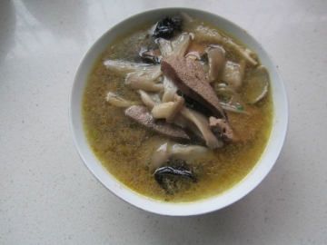 平菇木耳猪肝汤做法