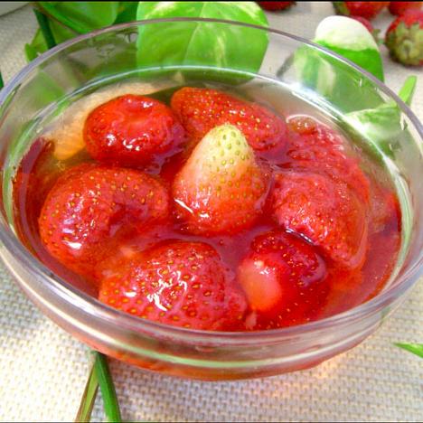 清暑解热：冰冻草莓汤做法