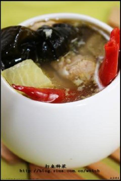 乌发利肝之排骨海带汤做法