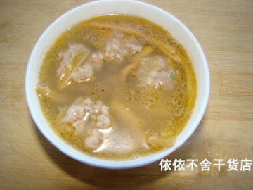 黄花菜煮肉丸子汤做法