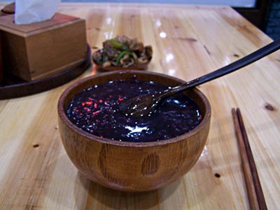 红糖黑米粥做法