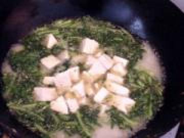 茼蒿豆腐汤做法