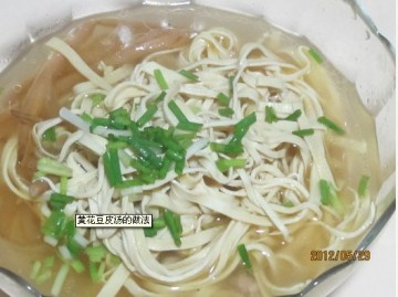 黄花菜豆皮汤-清淡有营养做法