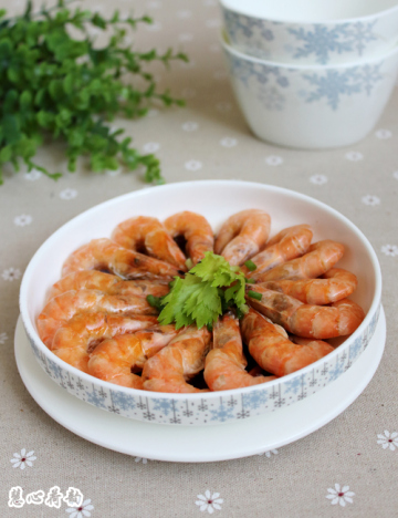 椒麻油炝拌基围虾做法
