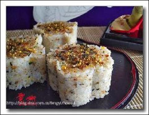 紫菜柴鱼米饭团做法