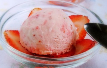 果味浓厚香甜可口草莓冰淇淋做法