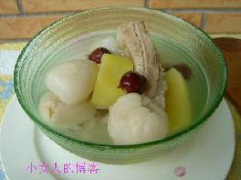 荔枝红枣排骨汤做法