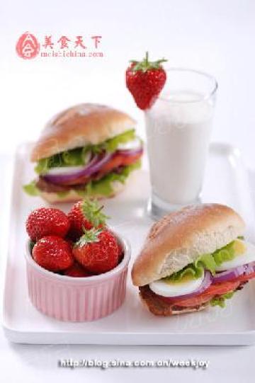 里脊汉堡+草莓酸奶做法