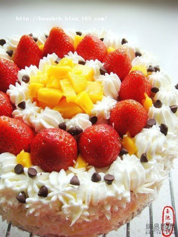 草莓芒果奶油蛋糕做法